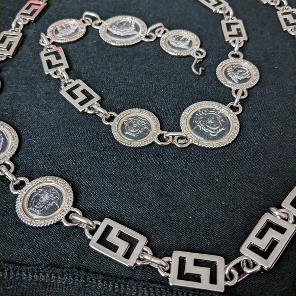 Iconic Vintage Versace Chain Belt with Medusa Medallion 90s - Very Rare! - Picture 4 of 13
